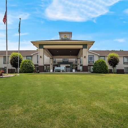 Quality Inn & Suites Chambersburg Exterior photo