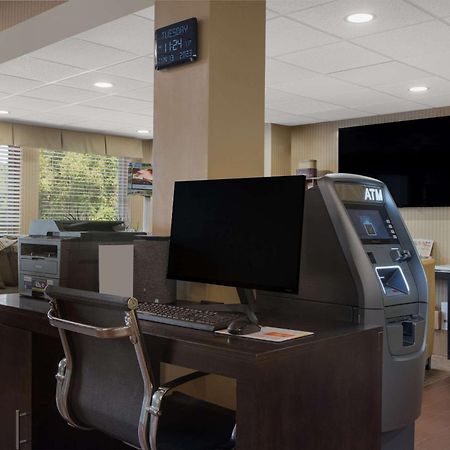 Quality Inn & Suites Chambersburg Exterior photo