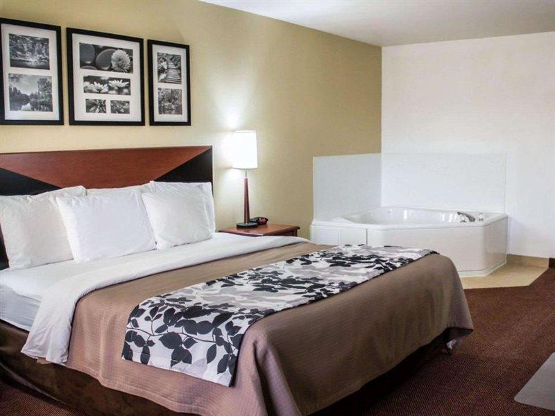 Quality Inn & Suites Chambersburg Exterior photo