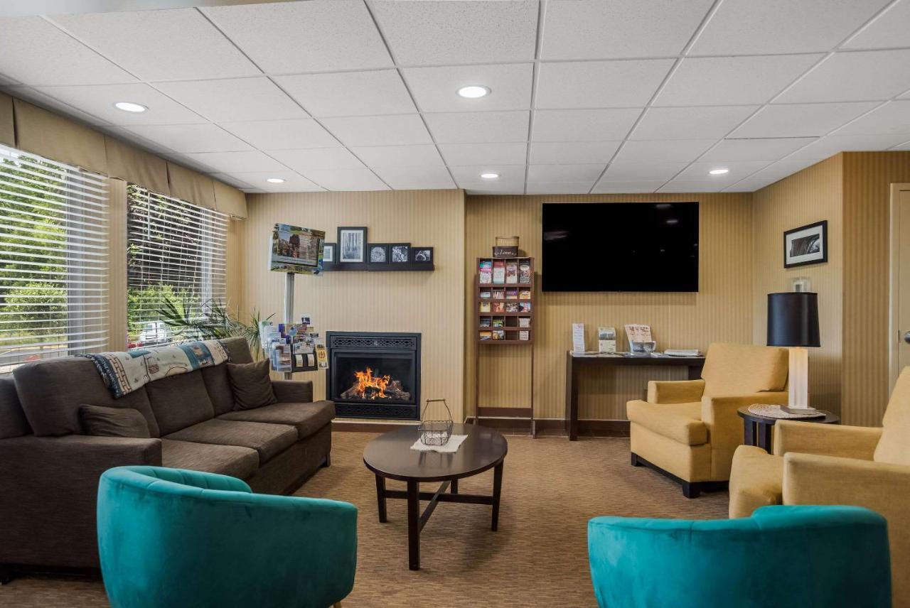 Quality Inn & Suites Chambersburg Exterior photo
