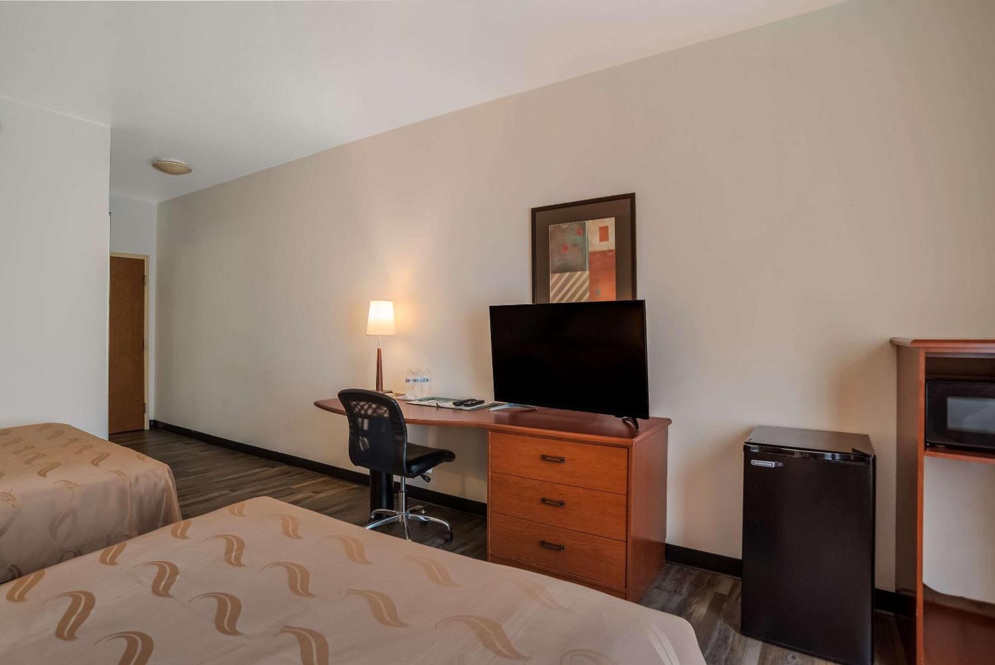 Quality Inn & Suites Chambersburg Exterior photo
