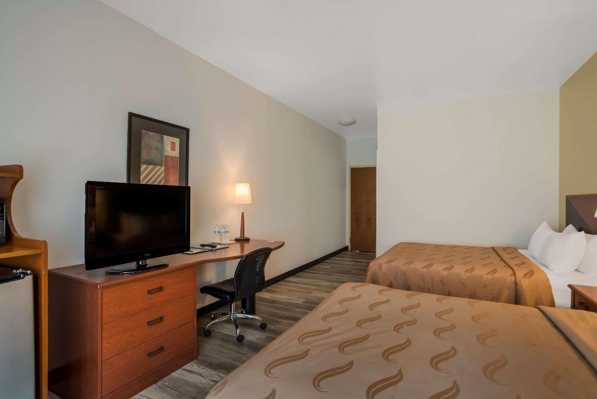 Quality Inn & Suites Chambersburg Exterior photo