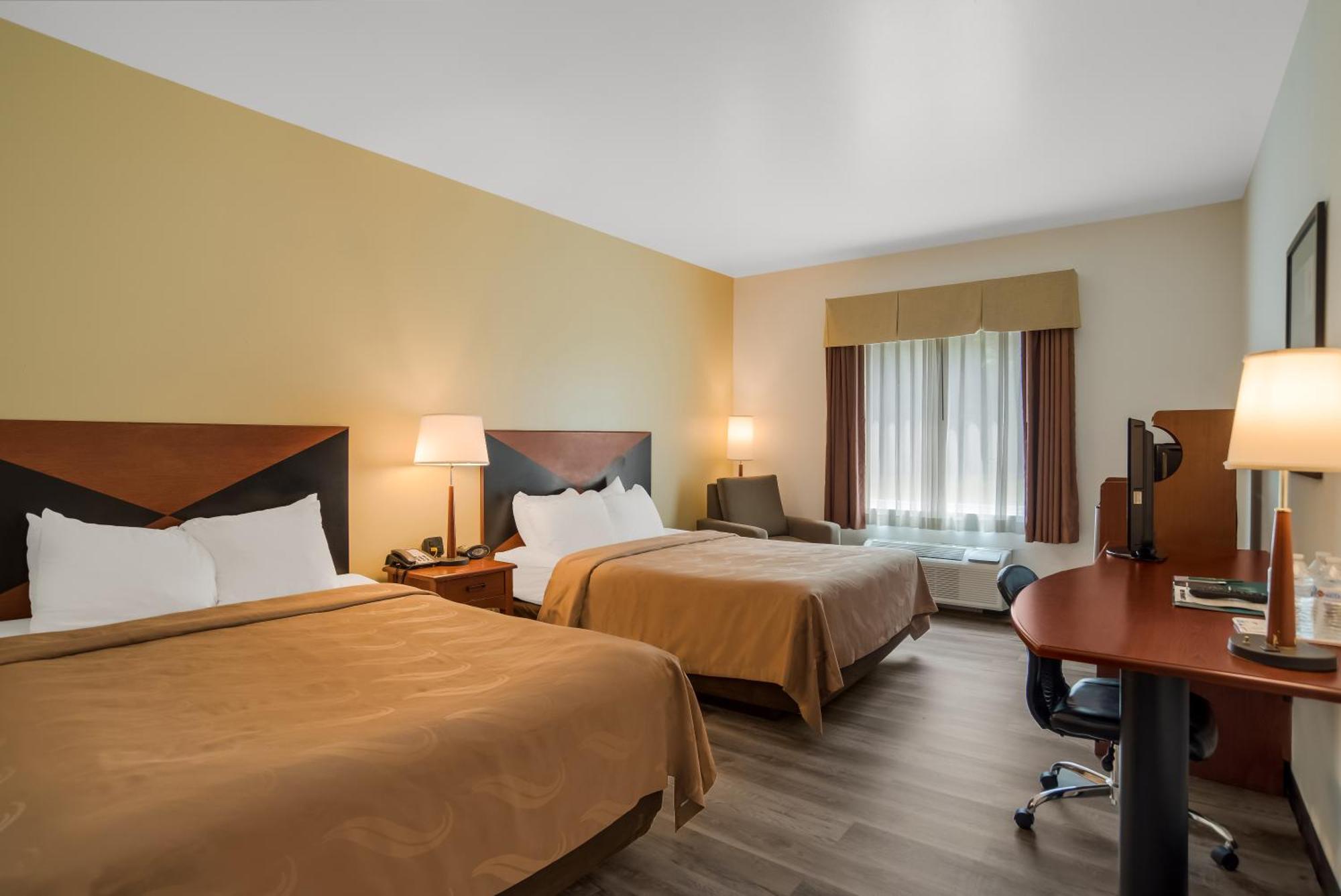 Quality Inn & Suites Chambersburg Exterior photo