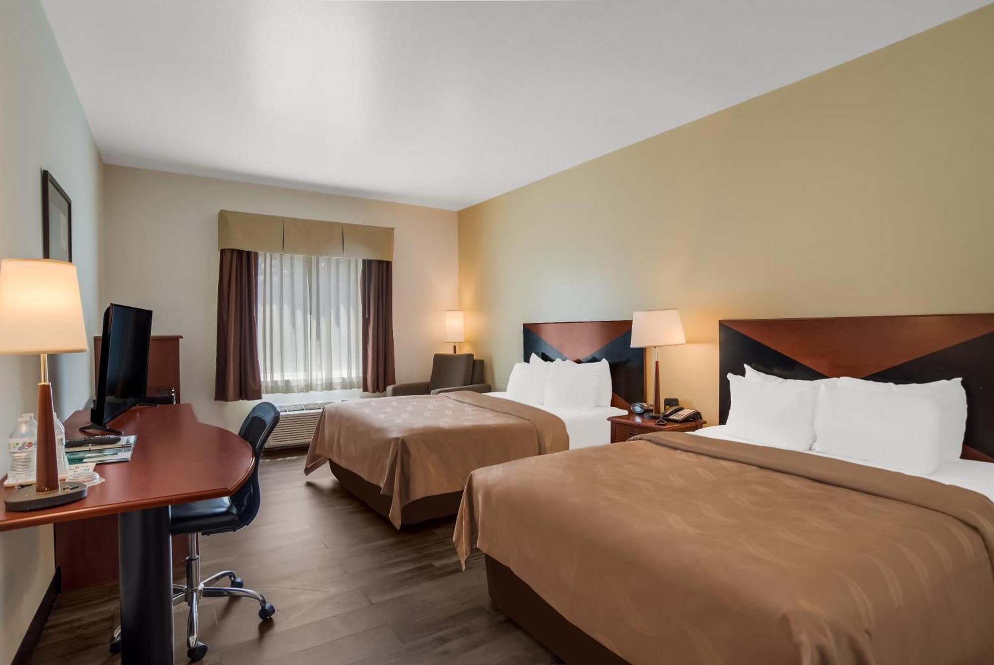 Quality Inn & Suites Chambersburg Exterior photo