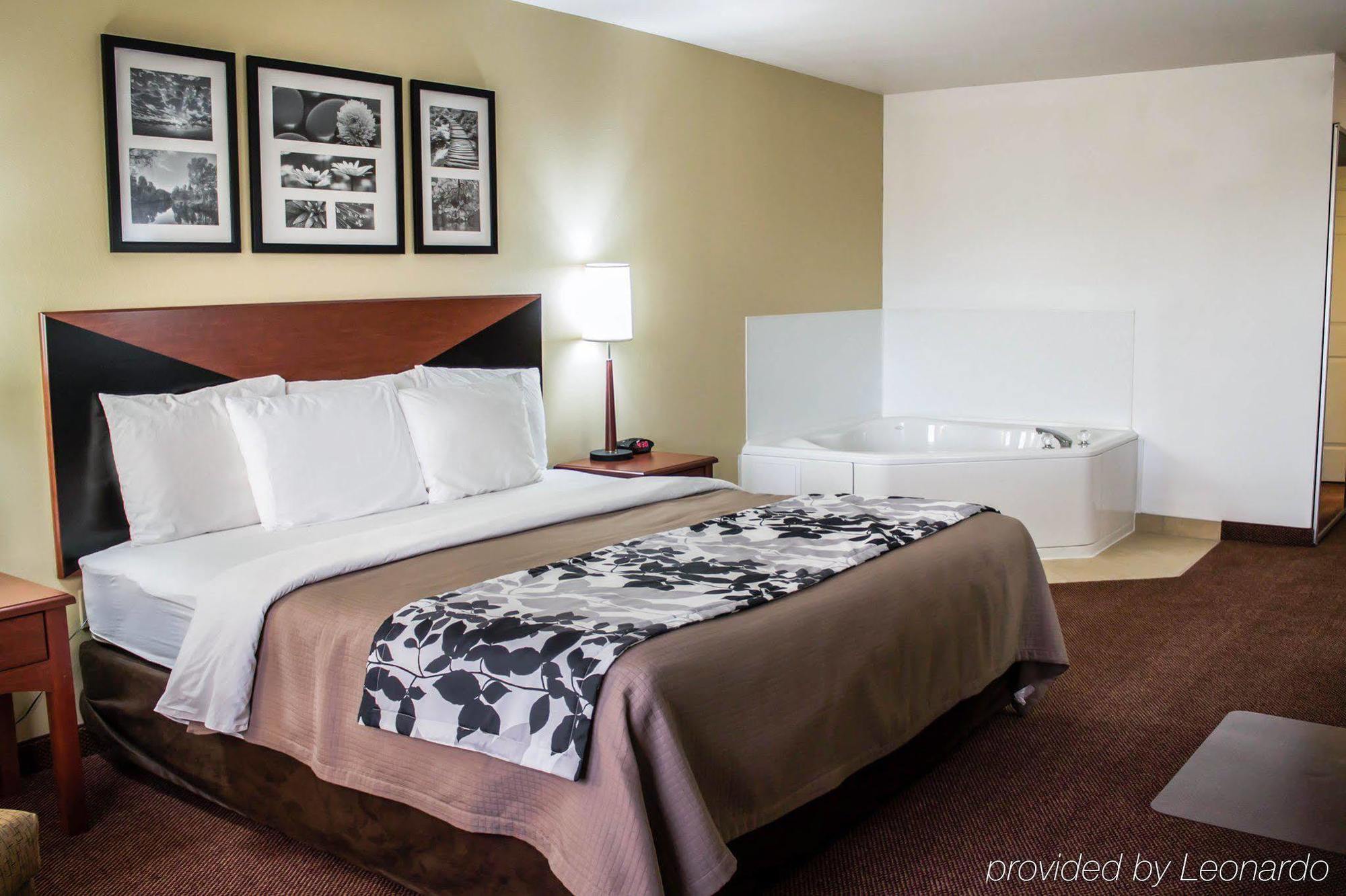 Quality Inn & Suites Chambersburg Exterior photo